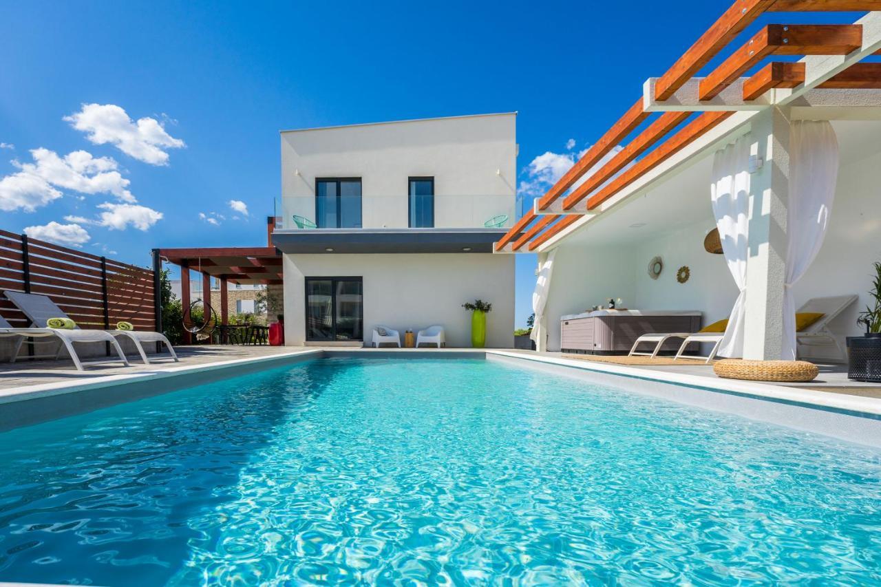 Villa Olea With Heated Pool And Jacuzzi Сукошан Экстерьер фото